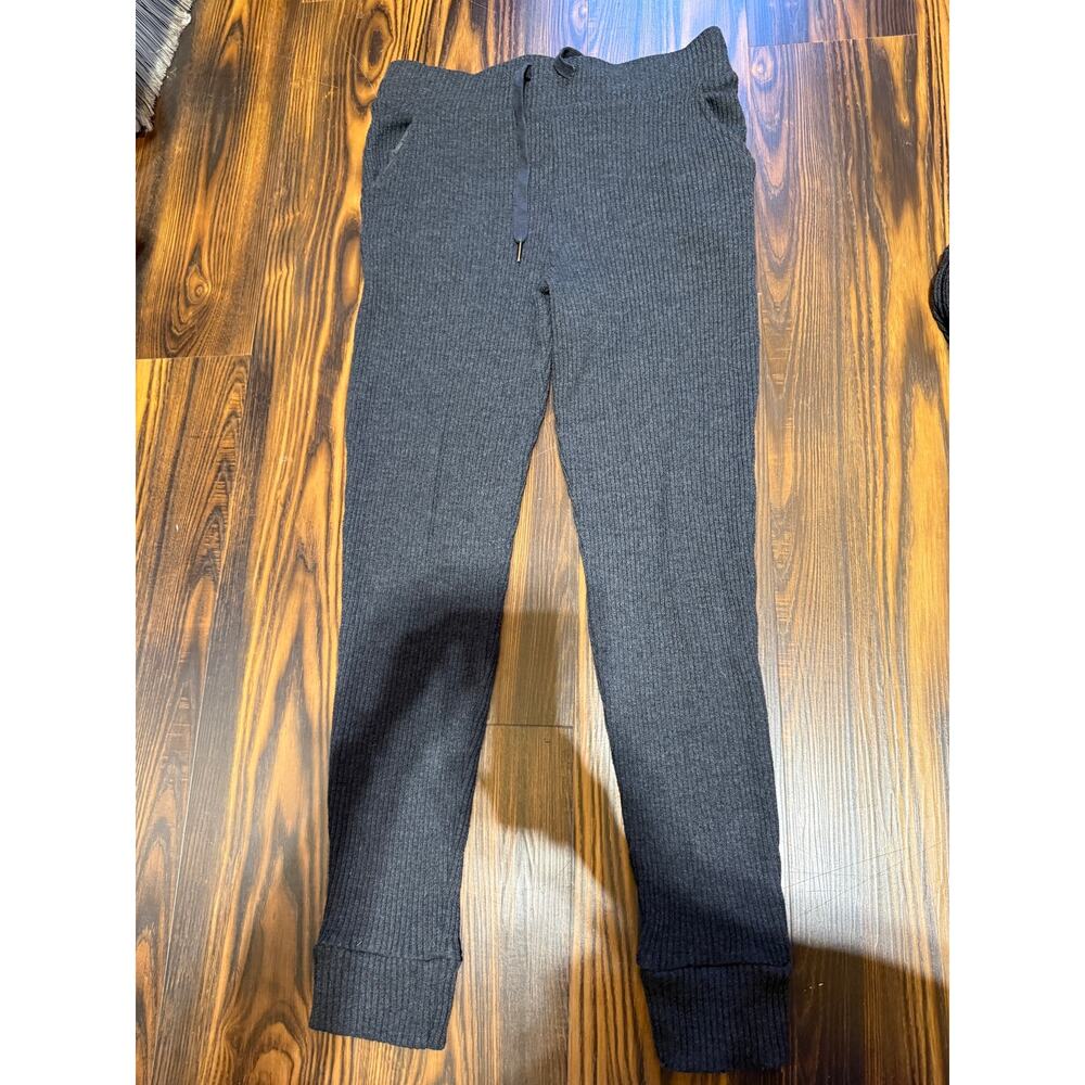 LETT Two Piece Ribbed Lounge Set Size M - Picture 7 of 10